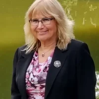 Helen Image for Home Page (002)